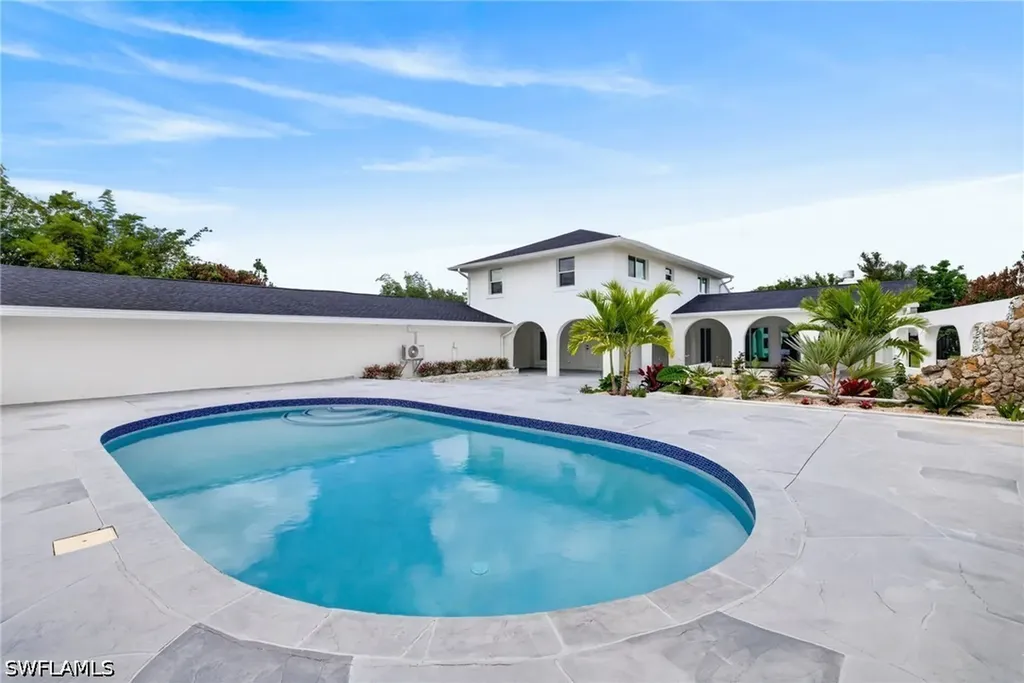 250 19th Street NW Naples FL 34120