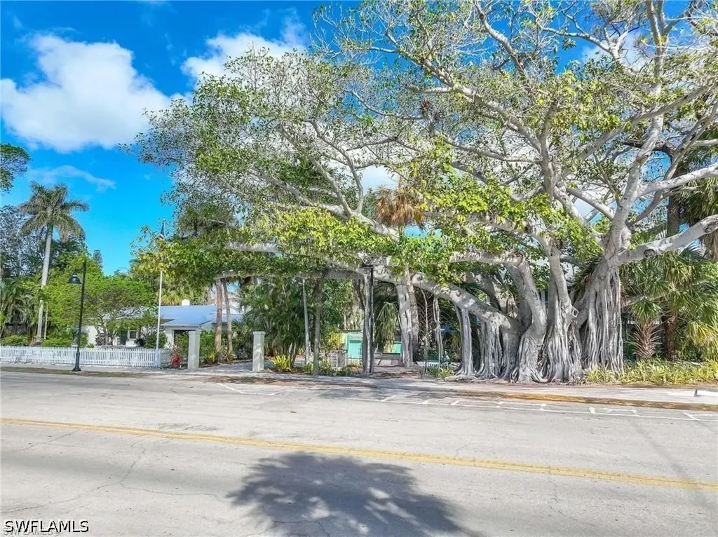 1222 Gordon Drive Naples FL 34102