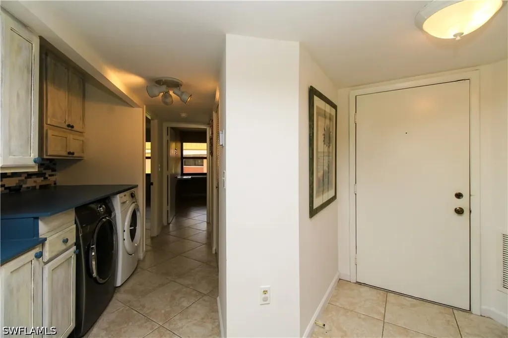 1510 Mainsail Drive Naples FL 34114
