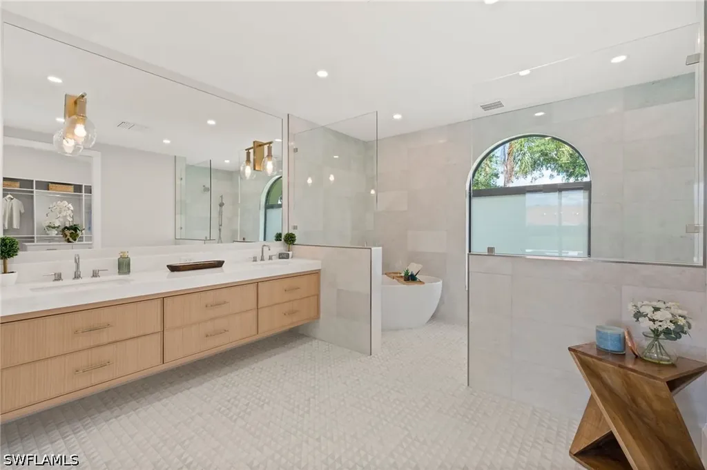 207 Monterey Drive Naples FL 34119