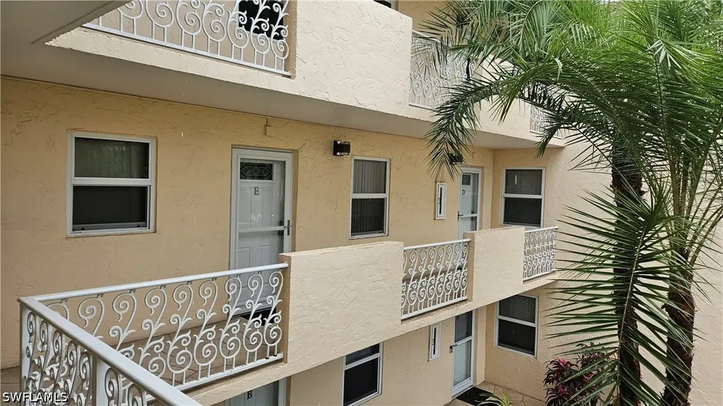 301 6th Avenue S Naples FL 34102
