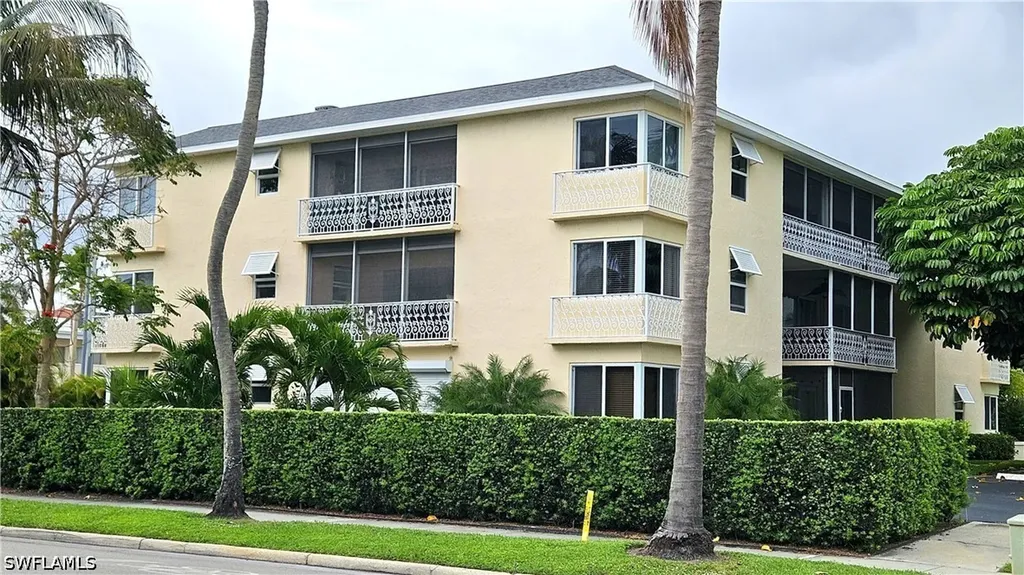 301 6th Avenue S Naples FL 34102