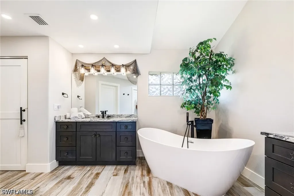 1911 SE 32nd Terrace Cape Coral FL 33904