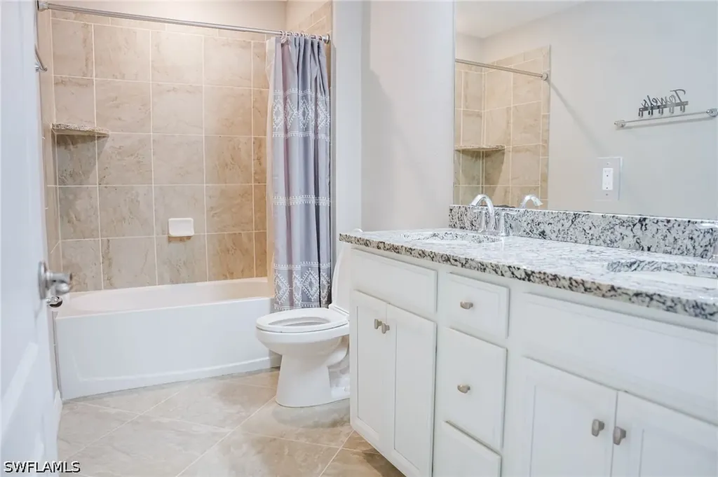 1573 Vizcaya Lane Naples FL 34113