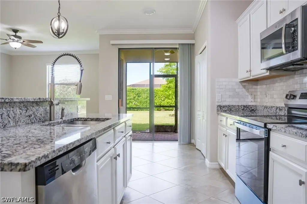 1573 Vizcaya Lane Naples FL 34113