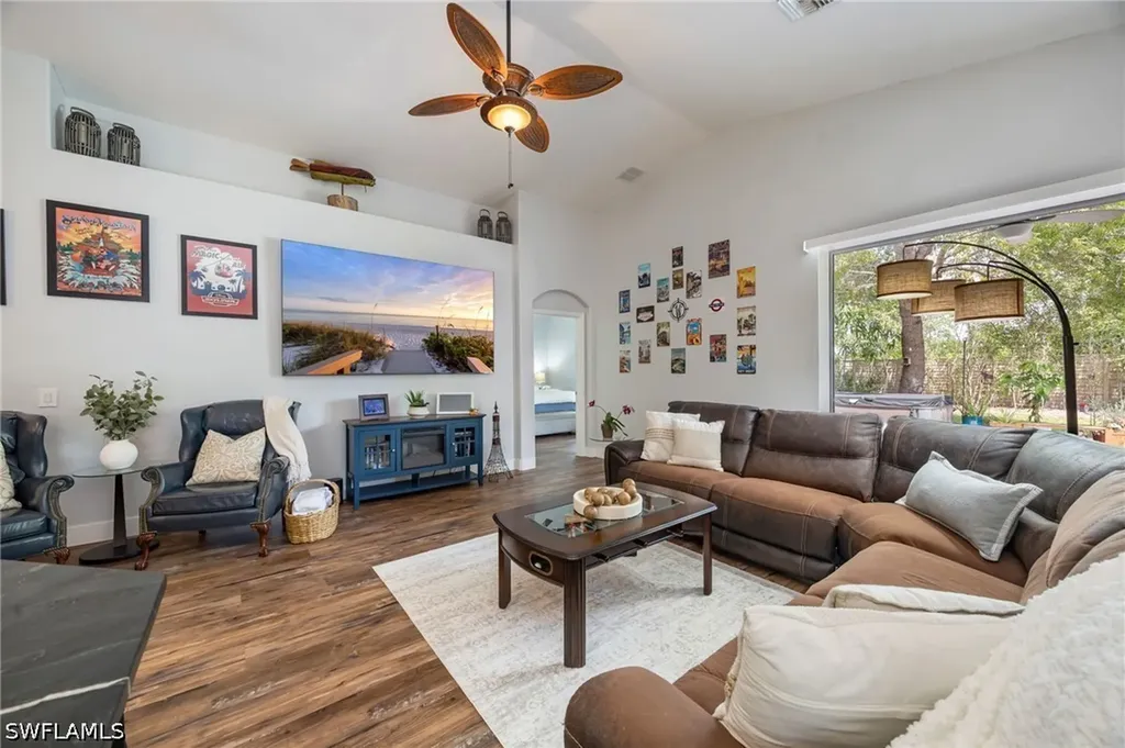 219 Glen Eagle Circle Naples FL 34104