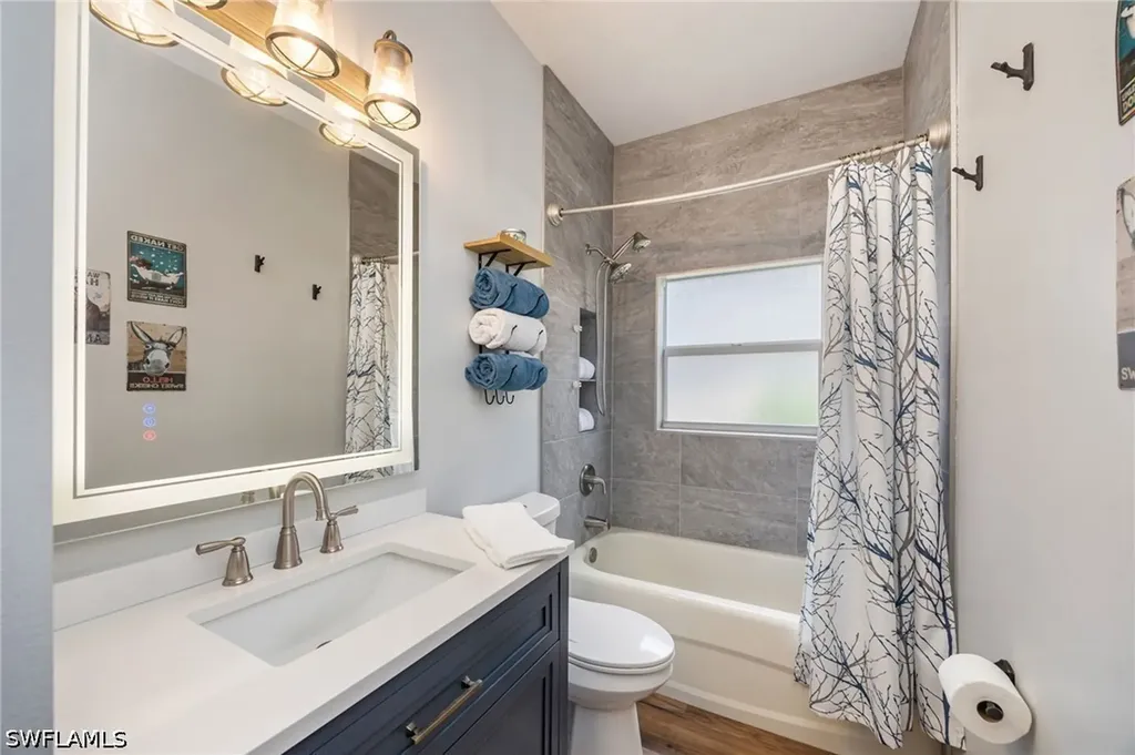 219 Glen Eagle Circle Naples FL 34104