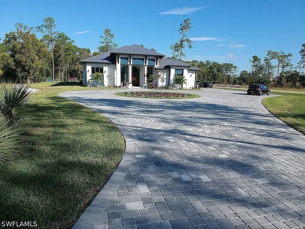 6423 Livingston Woods Lane Naples FL 34109