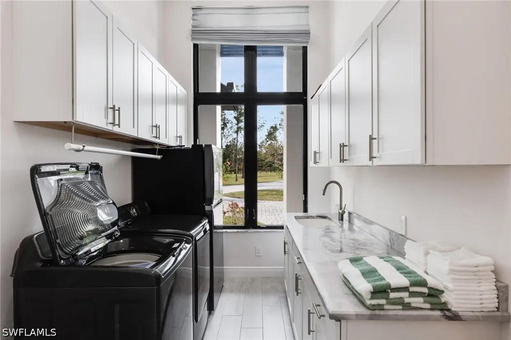 6423 Livingston Woods Lane Naples FL 34109