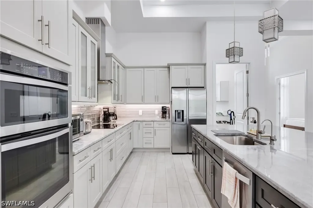 6423 Livingston Woods Lane Naples FL 34109