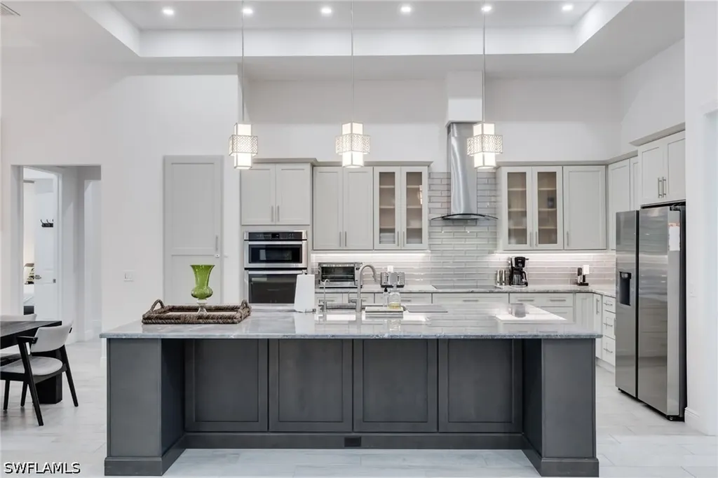 6423 Livingston Woods Lane Naples FL 34109