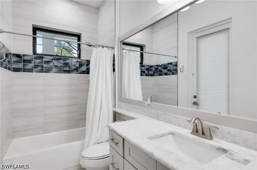 6423 Livingston Woods Lane Naples FL 34109