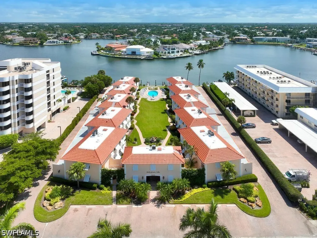 Naples FL, 3070 Gulf Shore Boulevard N, Unit 209