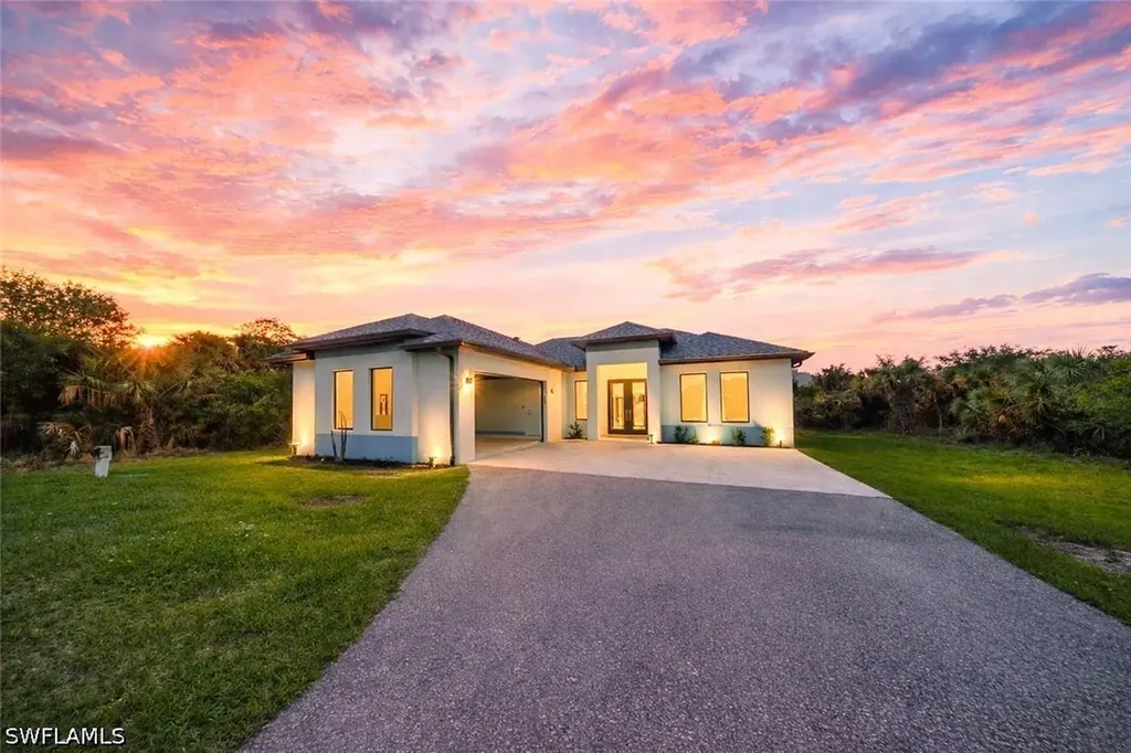 808 37th Avenue NW Naples FL 34120