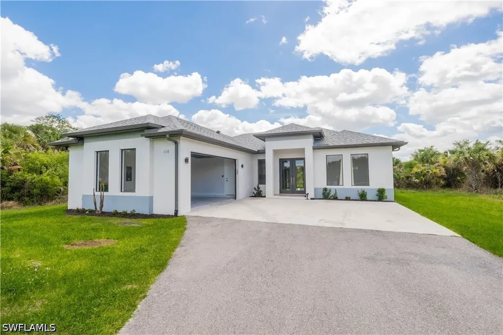 808 37th Avenue NW Naples FL 34120