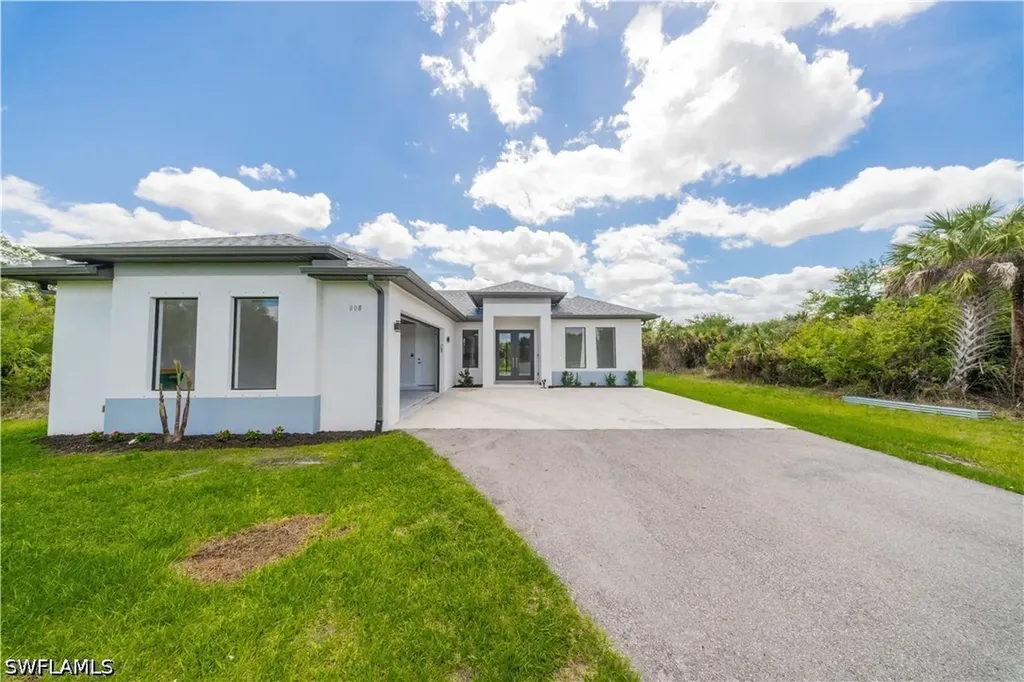 808 37th Avenue NW Naples FL 34120