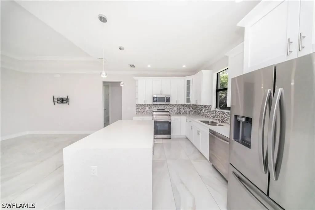 808 37th Avenue NW Naples FL 34120