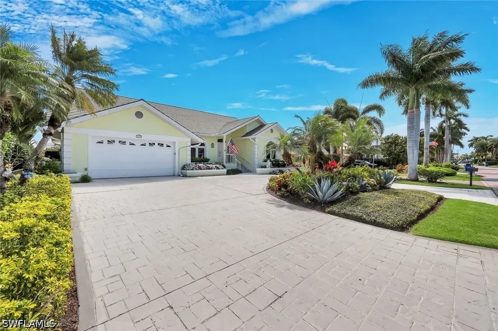 2147 Snook Drive Naples FL 34102