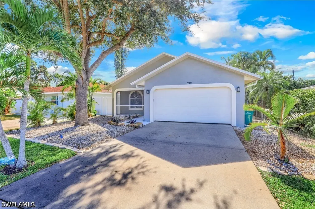 Naples FL, 718 95TH Avenue N