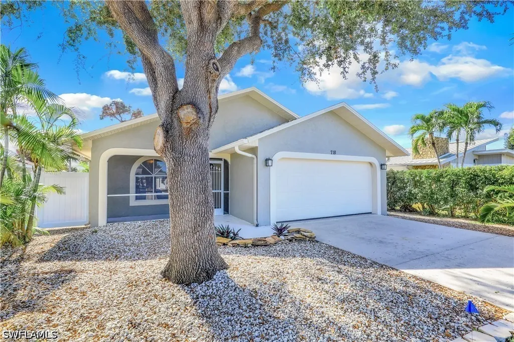 718 95th Avenue N Naples FL 34108