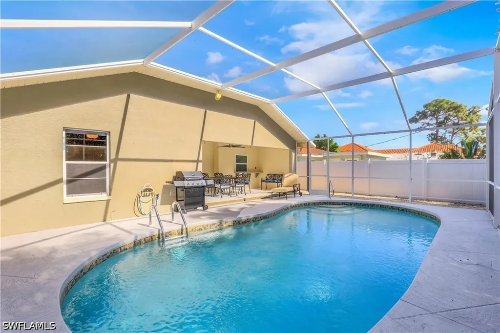 718 95th Avenue N Naples FL 34108