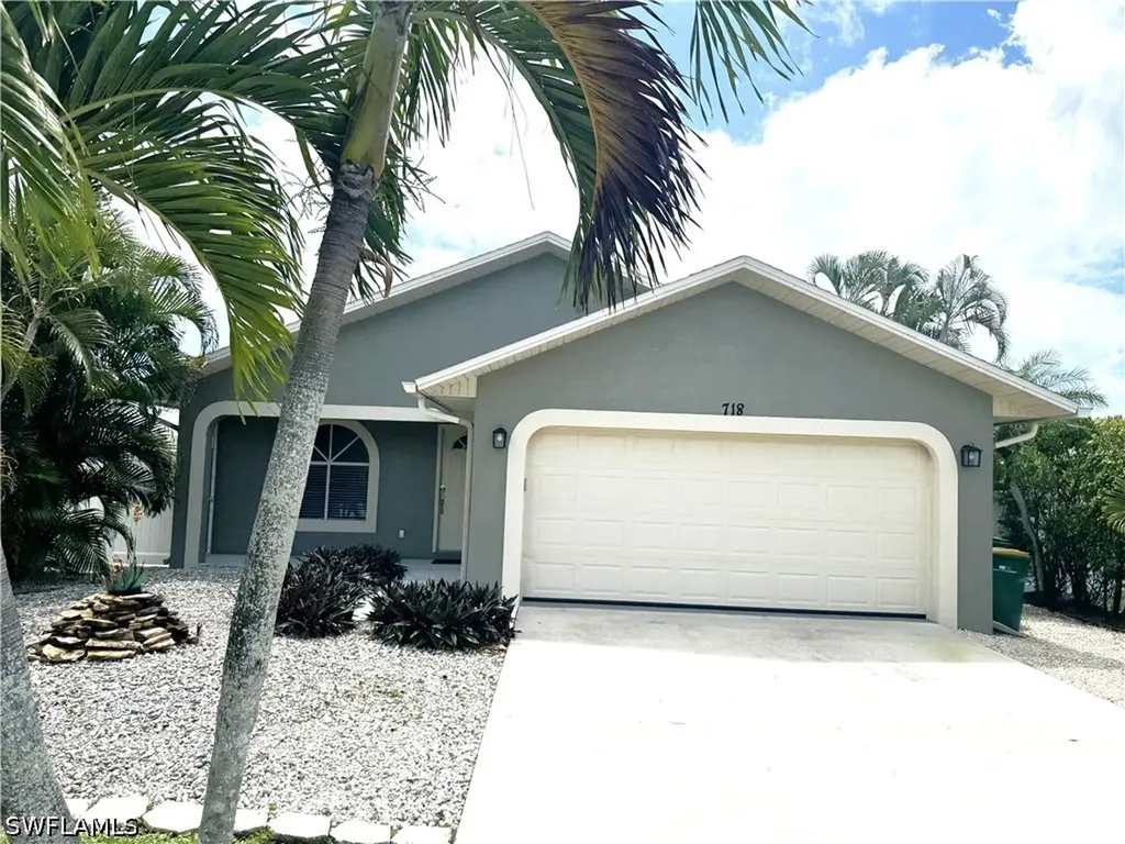 718 95th Avenue N Naples FL 34108