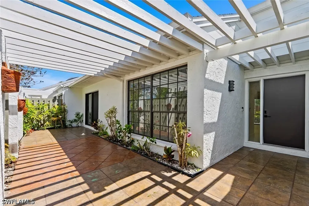 879 Meadowland Drive Naples FL 34108