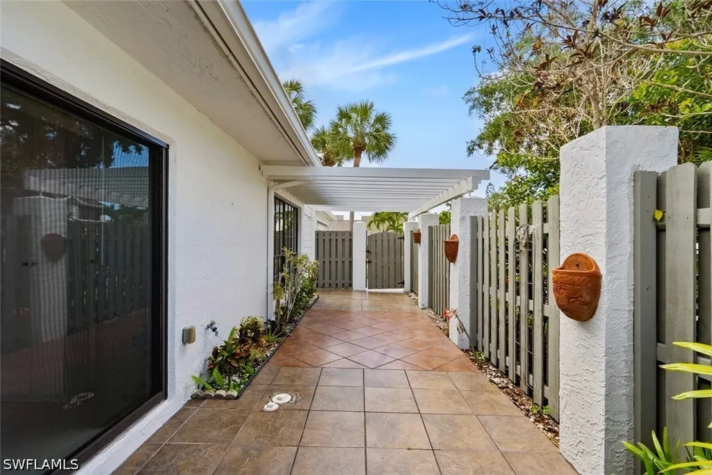 879 Meadowland Drive Naples FL 34108