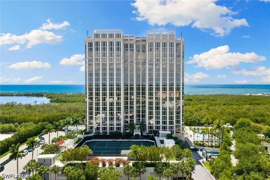 6897 Grenadier Boulevard Naples FL 34108