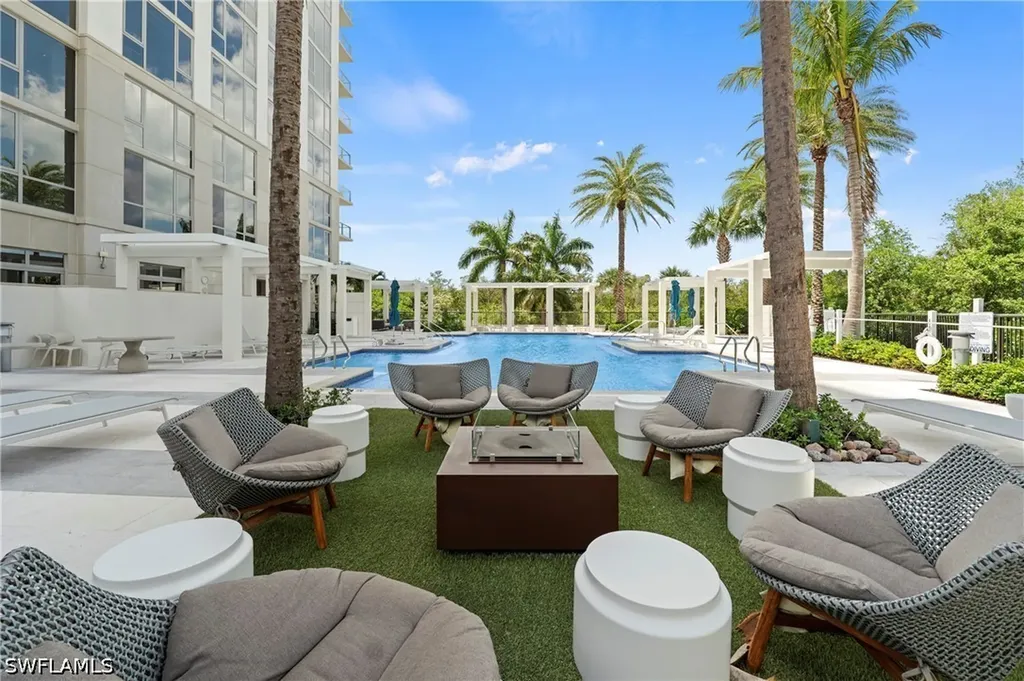 6897 Grenadier Boulevard Naples FL 34108