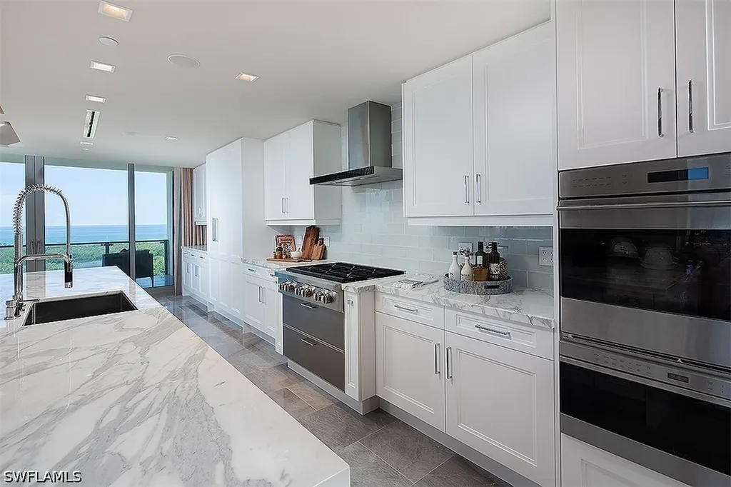 6897 Grenadier Boulevard Naples FL 34108