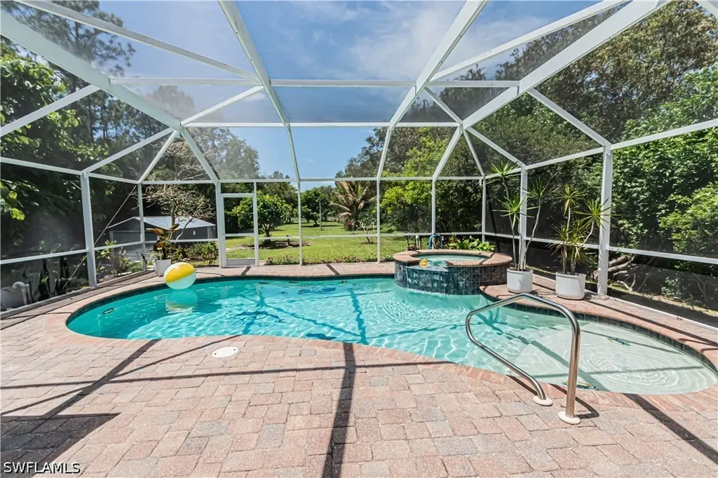 6685 Everglades Boulevard N Naples FL 34120