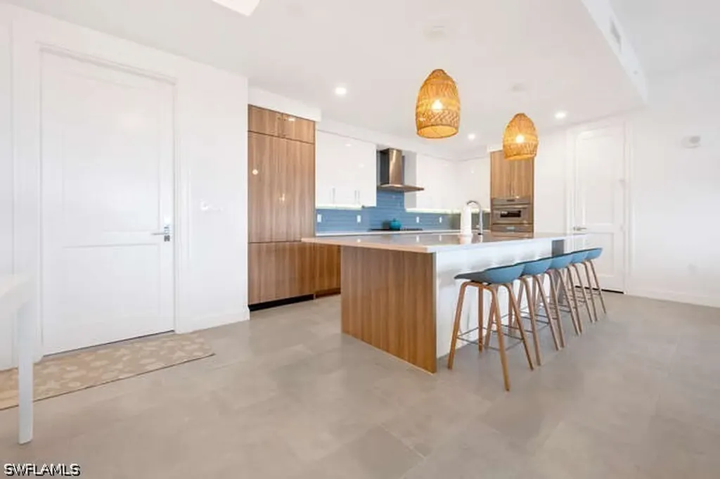 1125 Central Avenue Naples FL 34102
