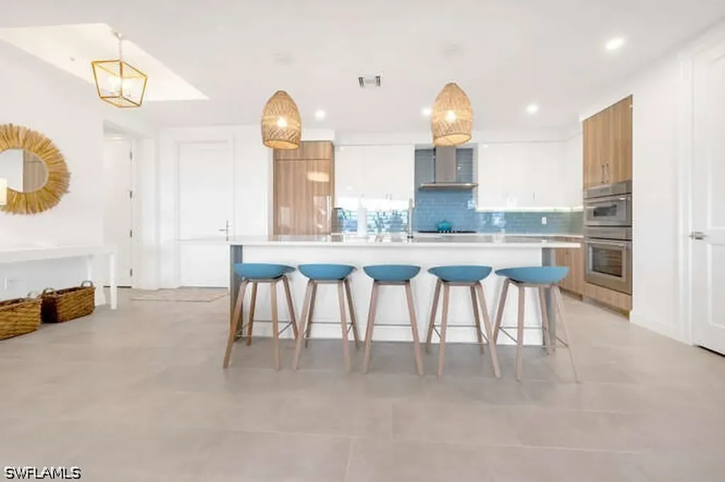 1125 Central Avenue Naples FL 34102