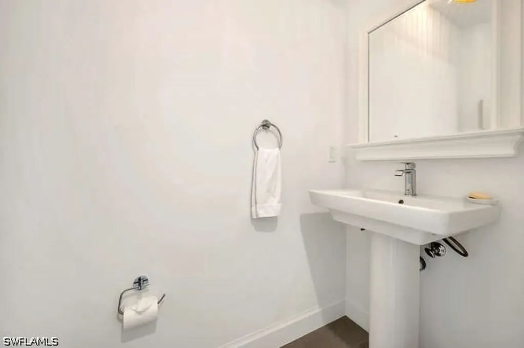 1125 Central Avenue Naples FL 34102