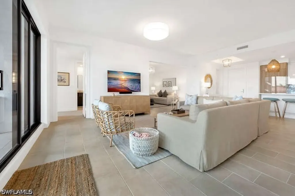 1125 Central Avenue Naples FL 34102
