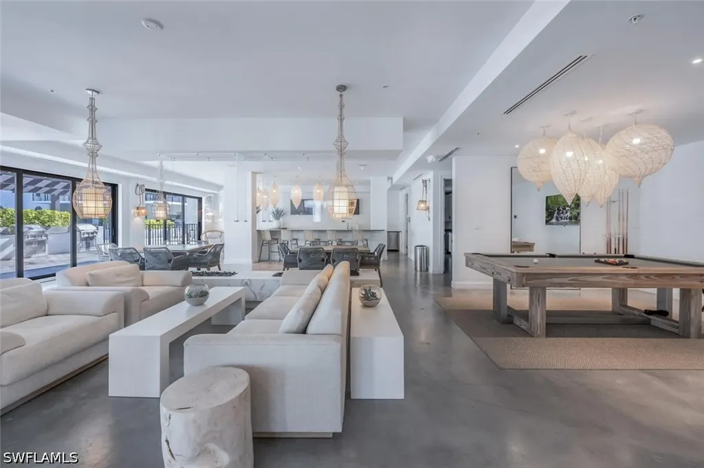 1125 Central Avenue Naples FL 34102