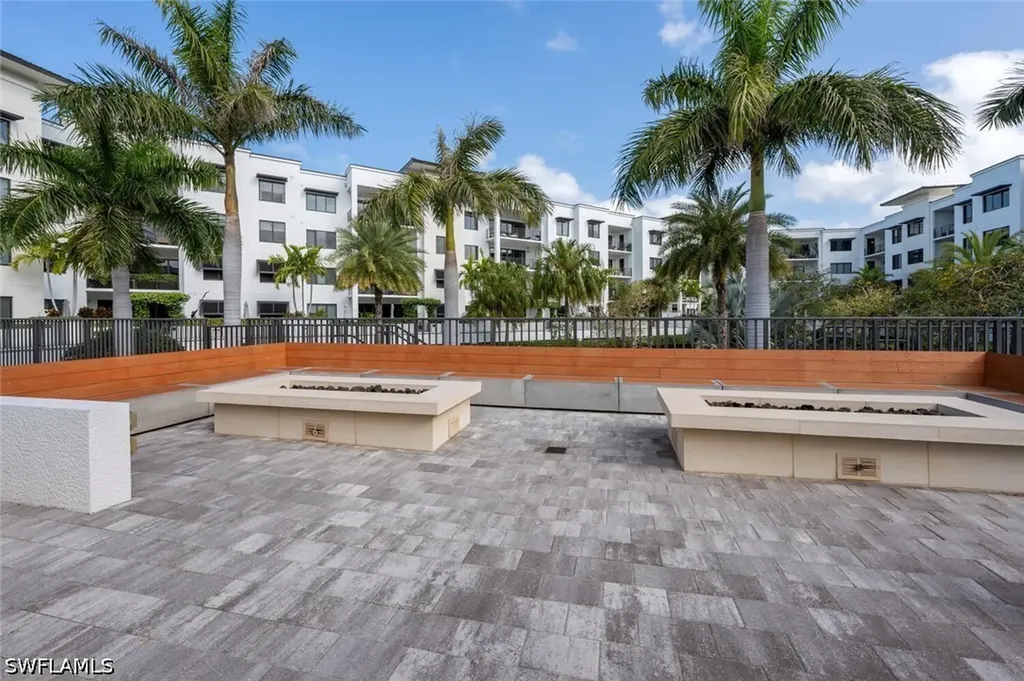 1125 Central Avenue Naples FL 34102