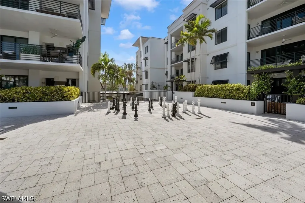 1125 Central Avenue Naples FL 34102
