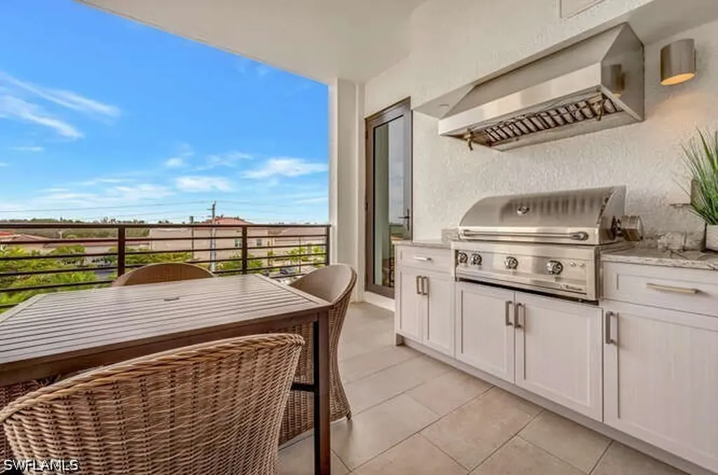 1125 Central Avenue Naples FL 34102