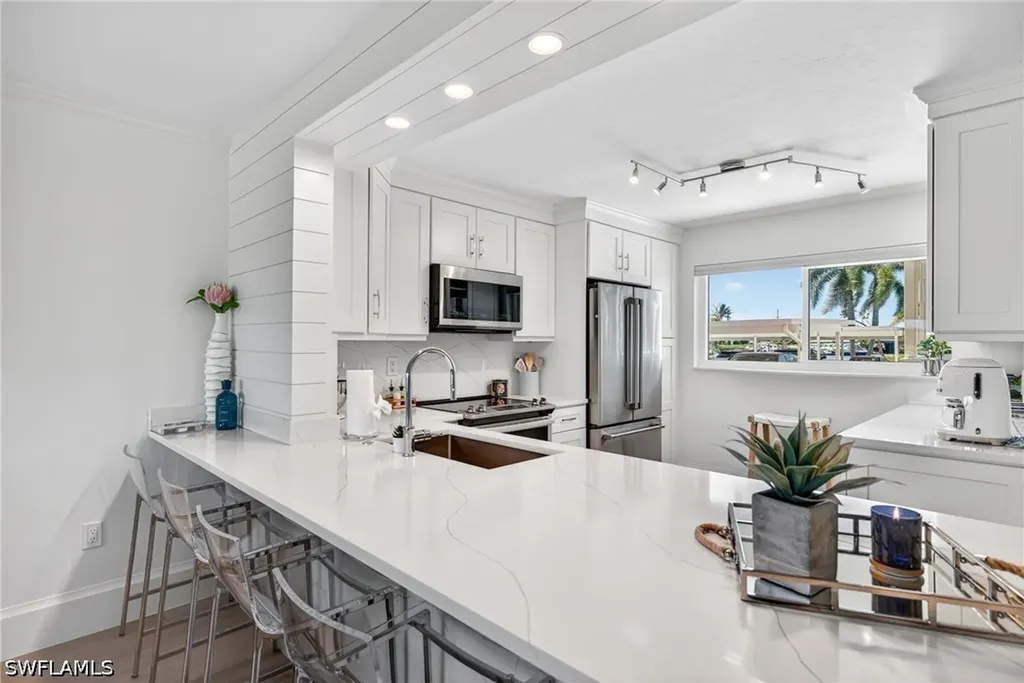 309 Goodlette-frank Road S Naples FL 34102