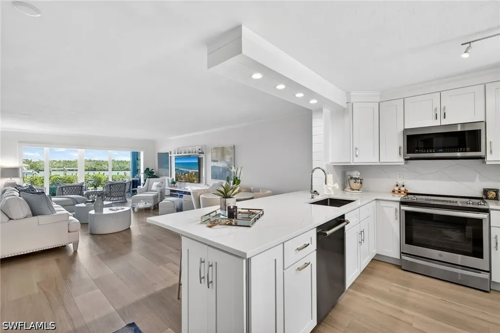 309 Goodlette-frank Road S Naples FL 34102