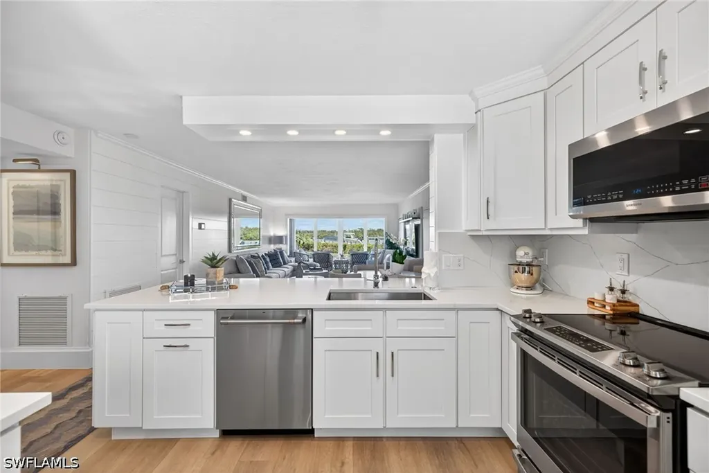 309 Goodlette-frank Road S Naples FL 34102