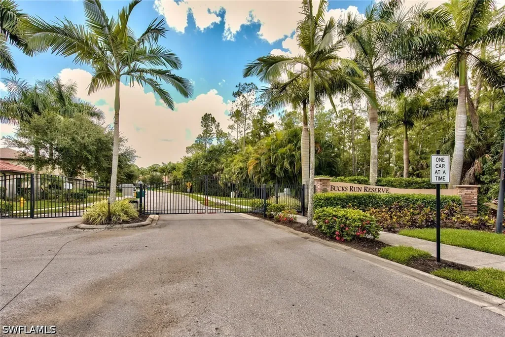 7815 Bucks Run Drive Naples FL 34120