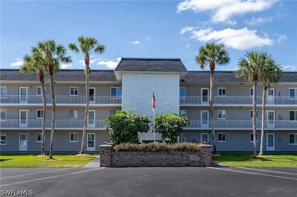 5515 Rattlesnake Hammock Road Naples FL 34113