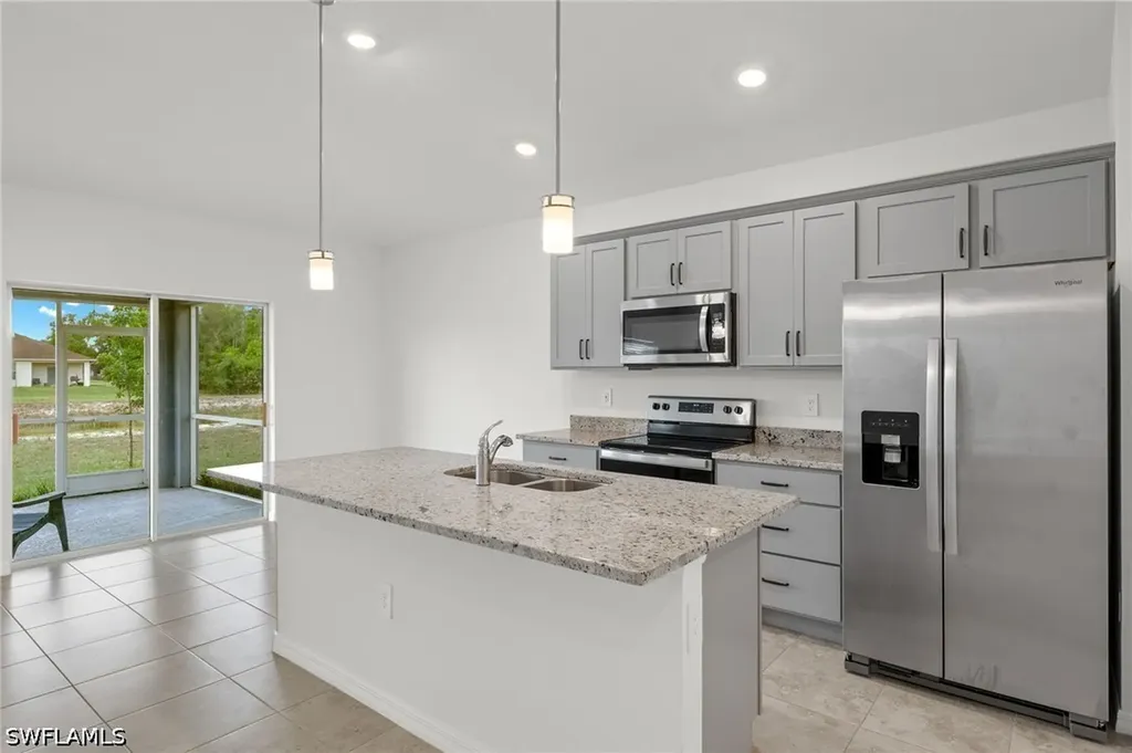 858 Rue Labeau Circle Fort Myers FL 33913