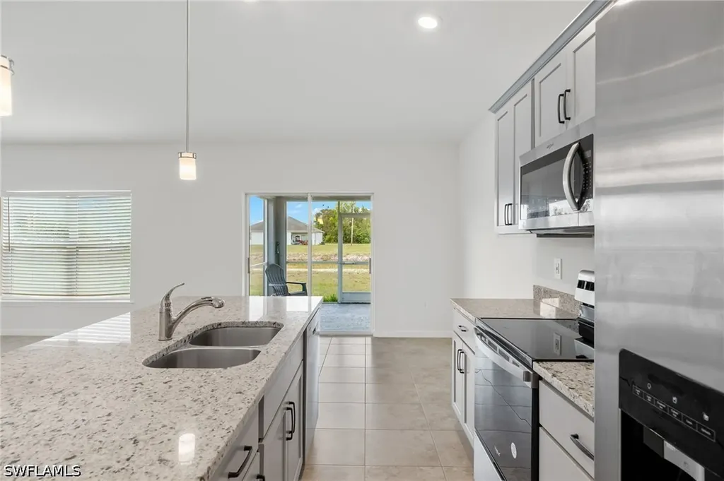 858 Rue Labeau Circle Fort Myers FL 33913