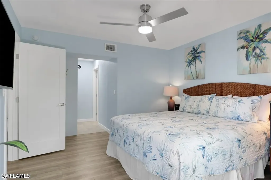 600 Neapolitan Way Naples FL 34103