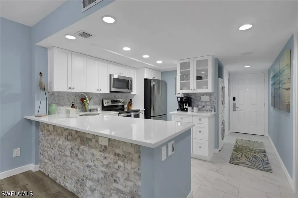 600 Neapolitan Way Naples FL 34103