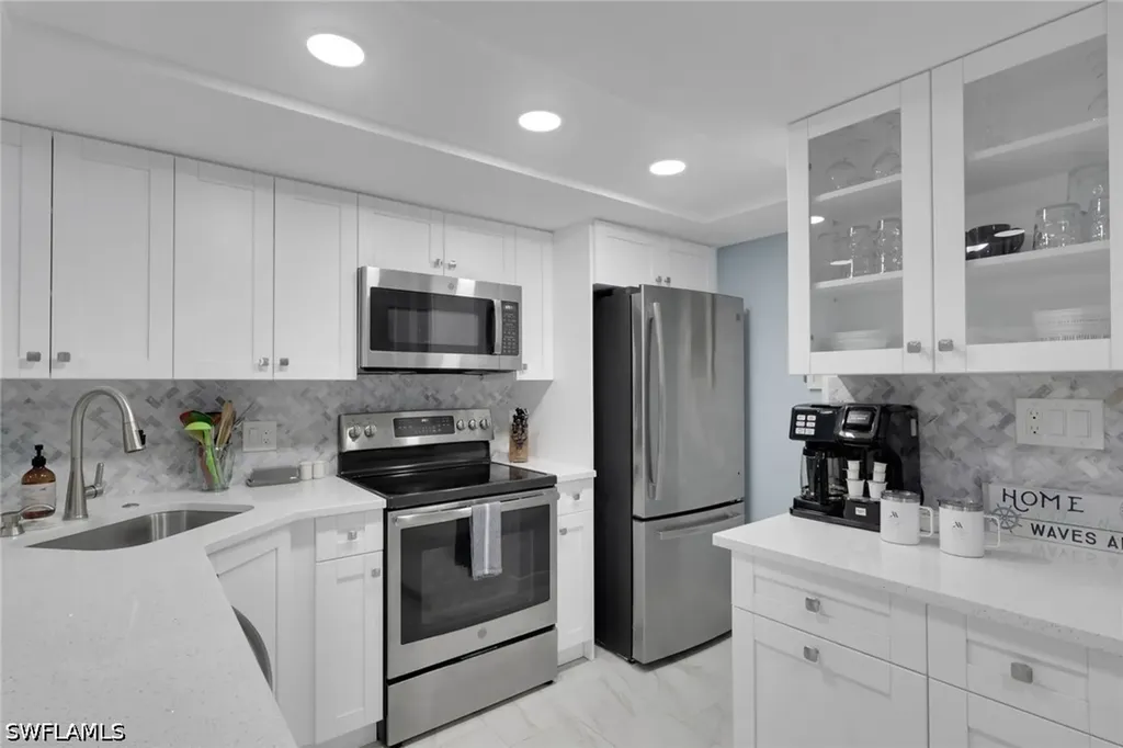 600 Neapolitan Way Naples FL 34103